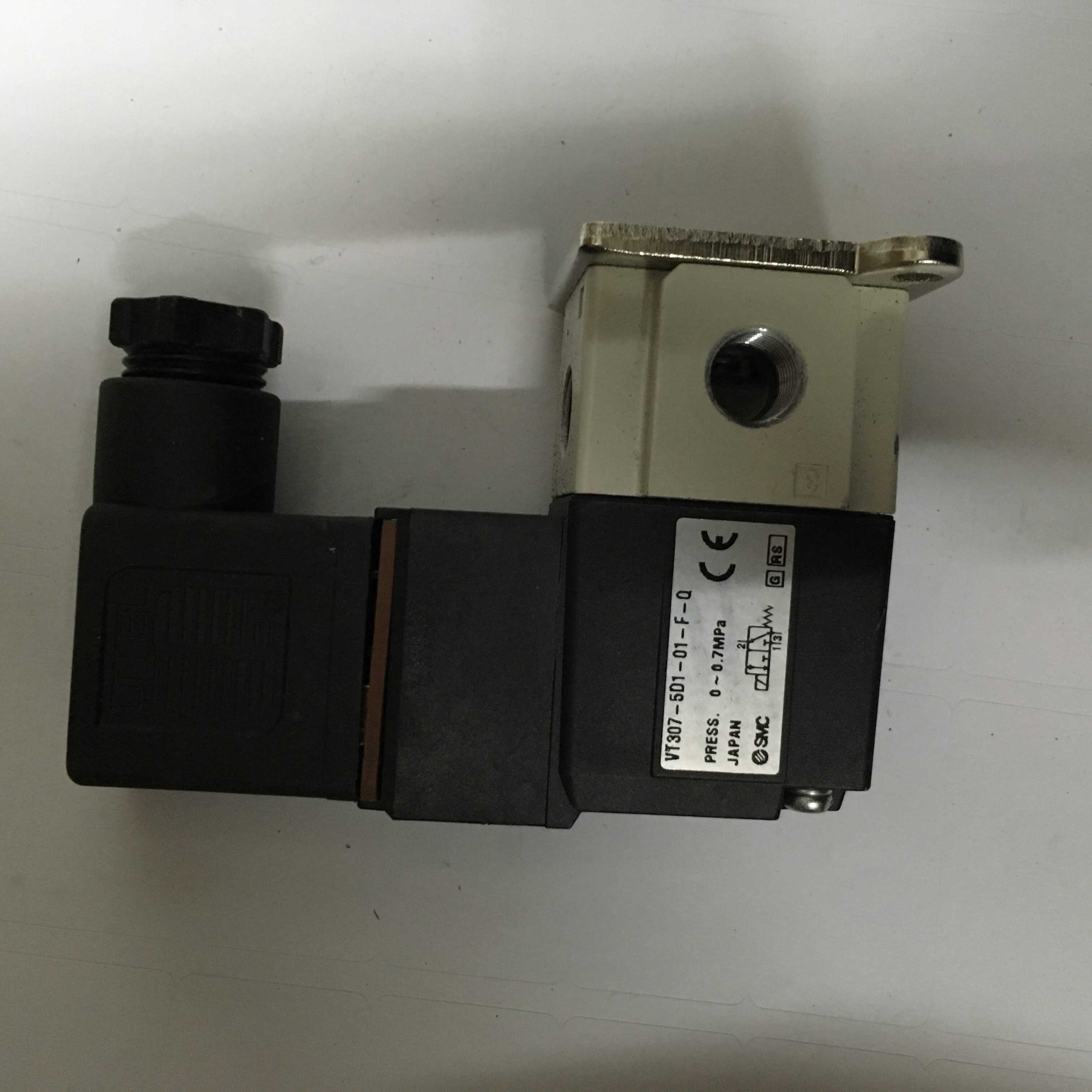 Japan SMC solenoid valve VT307-5D1-01-F-Q brand new product