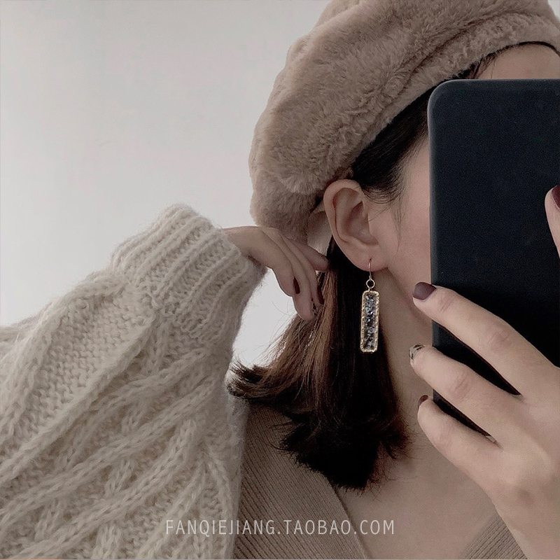 Transparent geometric earrings female niche Korean temperament 2021 new tide long version retro eardrop net red super fairy ear clip