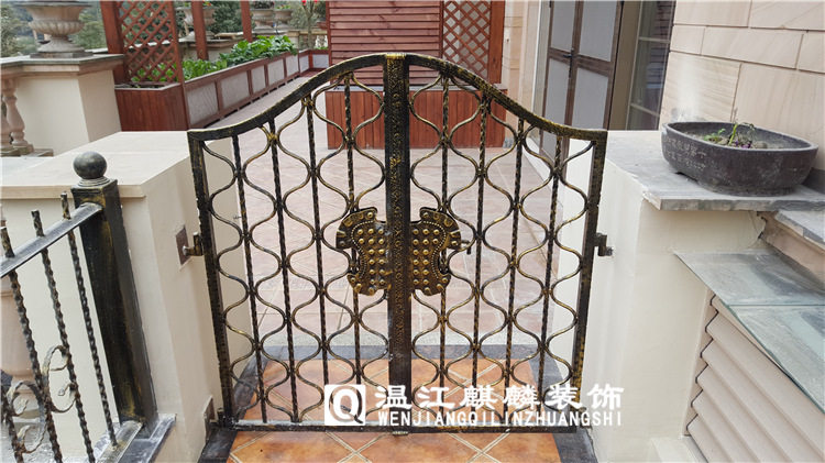 Chengdu custom European-style wrought iron door Villa door Courtyard door Security door Garden door Double door Garden railing