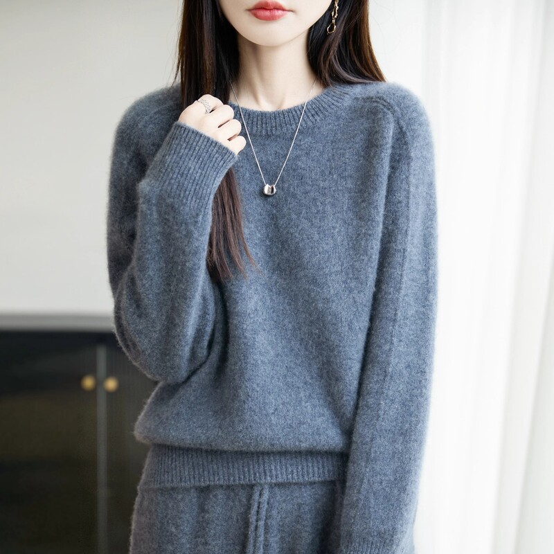Autumn and Winter Gray Thickened Stylish Round-Neck Sweater for Women, Solid Color Pullover, Loose Knit Base Shirt, Elegant Top