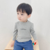 Baby T-shirt 2020 mùa xuân và mùa thu mặc mới màu rắn bán cổ cao cậu bé thủy triều dài tay đáy đầu bé của trẻ em. 