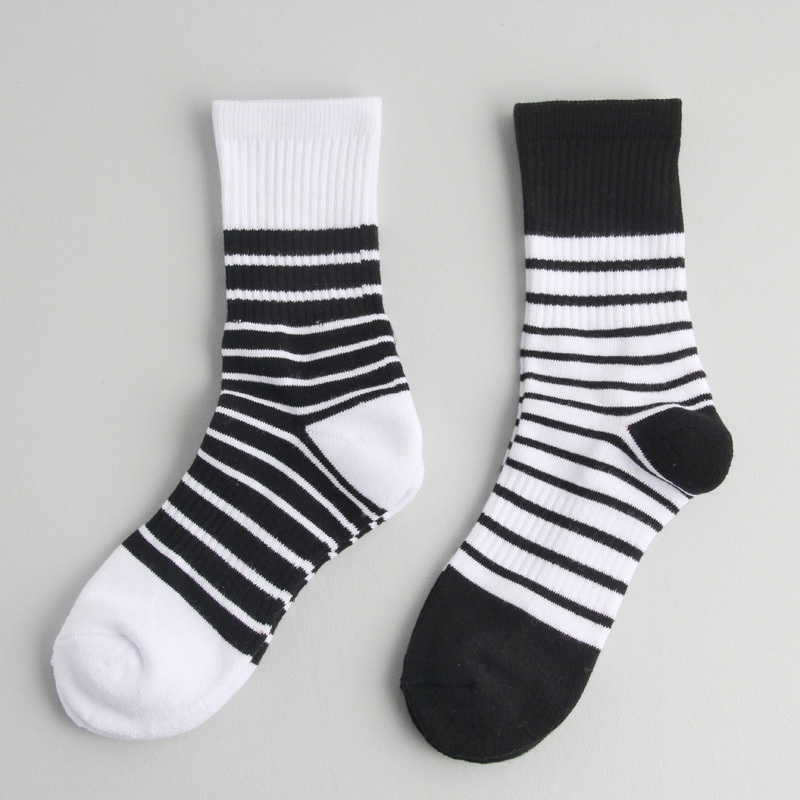 Autumn and Winter Mid-Calf Socks for Men and Women, Black and White Simple Striped Thickened Towel-Soled Long Socks, Trendy Casual Cotton Socks