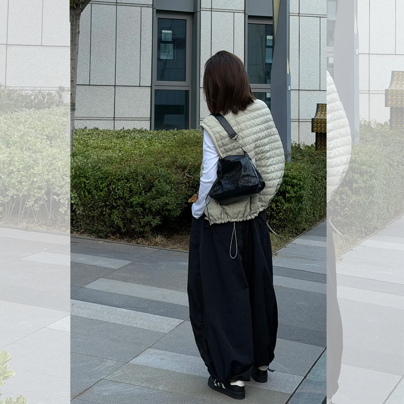 Korean-Style Ribbed Vest for Women, Autumn Relaxed Layering Jacket, Black Wide-Leg Pants, Petite Casual Outfit Korean-Style Ribbed Vest for Women, Autumn Relaxed Layering Jacket, Black Wide-Leg Pants, Petite Casual Outfit