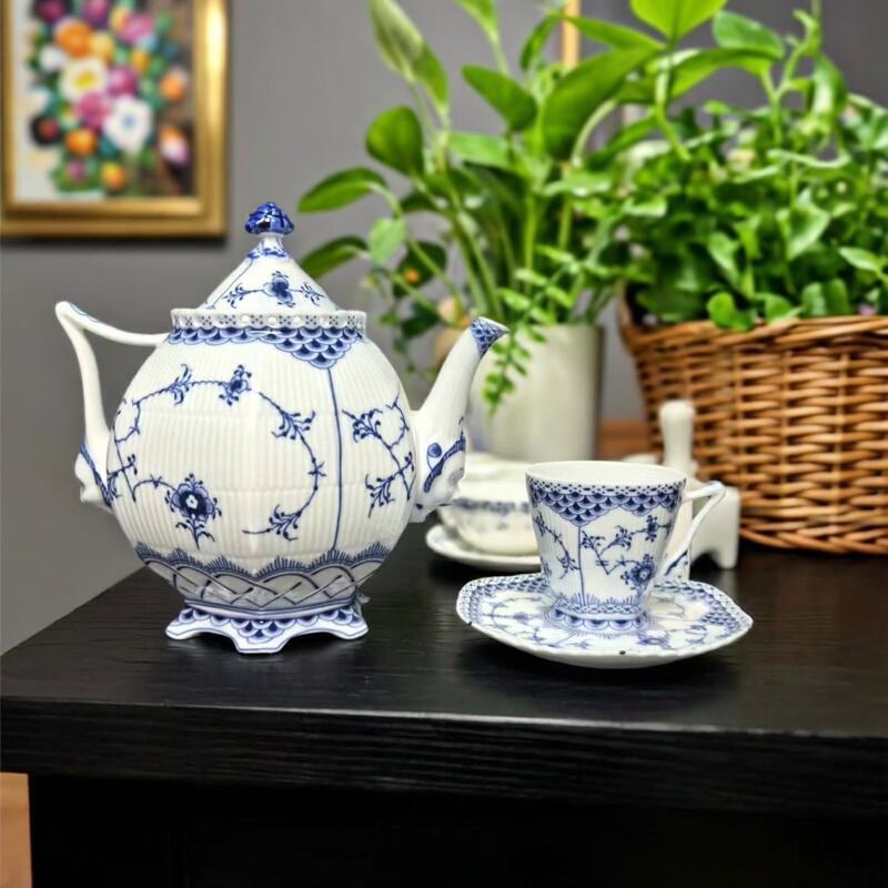Royal Copenhagen Blue and White Porcelain Coffee Set Teapot Teacup Saucer Plate Household Ceramic Tableware Set Royal Copenhagen Blue and White Porcelain Coffee Set Teapot Teacup Saucer Plate Household Ceramic Tableware Set