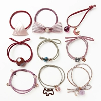 Набор из 9 предметов бордового цвета, диаметр примерно 4,5 см.