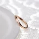Nhẫn vàng hồng 18k bằng thép titan xoắn không đều không phai màu tình yêu không gây dị ứng Nhật Bản và trang sức vòng đeo tay nữ Hàn Quốc