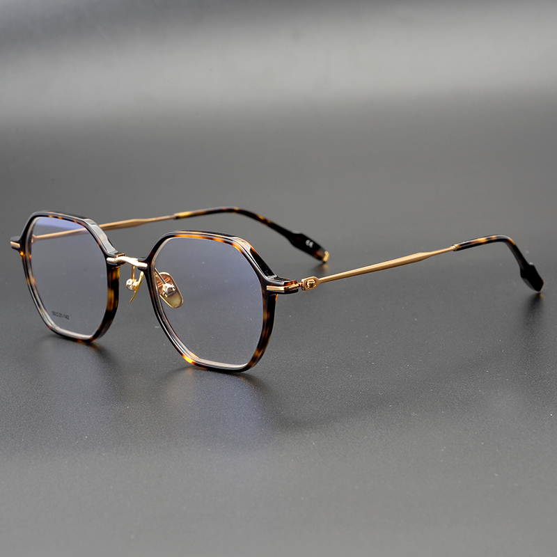 Japanese Designer Style Gold Titanium Bridge Niche Hexagonal Frame Eyeglasses Full Frame for Men and Women Trendy Japanese Designer Style Gold Titanium Bridge Niche Hexagonal Frame Eyeglasses Full Frame for Men and Women Trendy