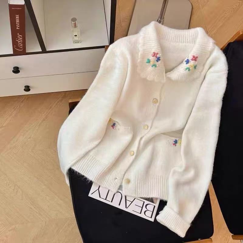[Exclusive for Xiaosi Fans] C004 Gentle Style Floral Embroidery Turn-Down Collar Knit Cardigan Soft and Youthful-Looking Jacket