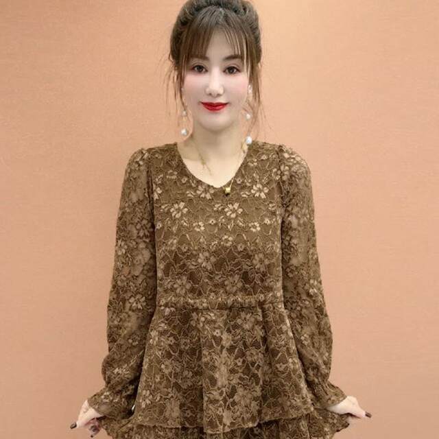 ເສື້ອຍືດຍາວກາງແບບງ່າຍດາຍ
