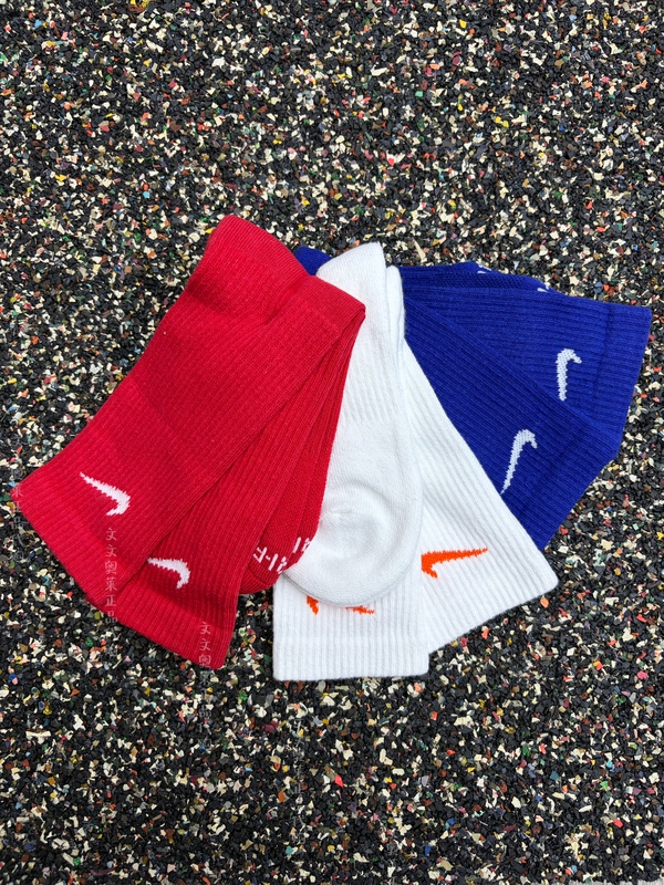Wenwen Genuine Nike Men's and Women's New Three-Pair Pack Comfortable Sports Long Casual Socks Sx6888-996 Wenwen Genuine Nike Men's and Women's New Three-Pair Pack Comfortable Sports Long Casual Socks Sx6888-996