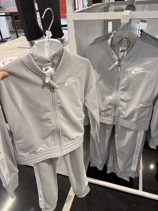 Wenwen Genuine Nike Men's and Women's New Casual Jacket and Pants Set for Older Children Cu8374-077