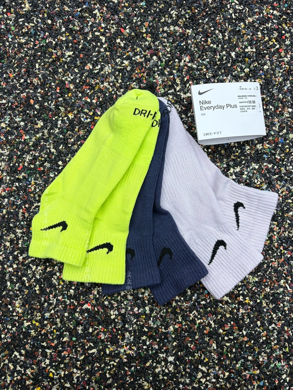 Wenwen Genuine Nike Men's and Women's New Three-Color Mid-Calf Socks Comfortable Sports Socks Sx6893-913 Wenwen Genuine Nike Men's and Women's New Three-Color Mid-Calf Socks Comfortable Sports Socks Sx6893-913