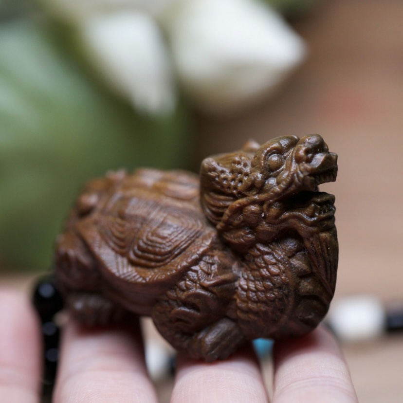 Twist between fingers fine rosewood mahogany carved pixiu pendant hanging chain green sandalwood dragon tortoise handle piece to carry with you