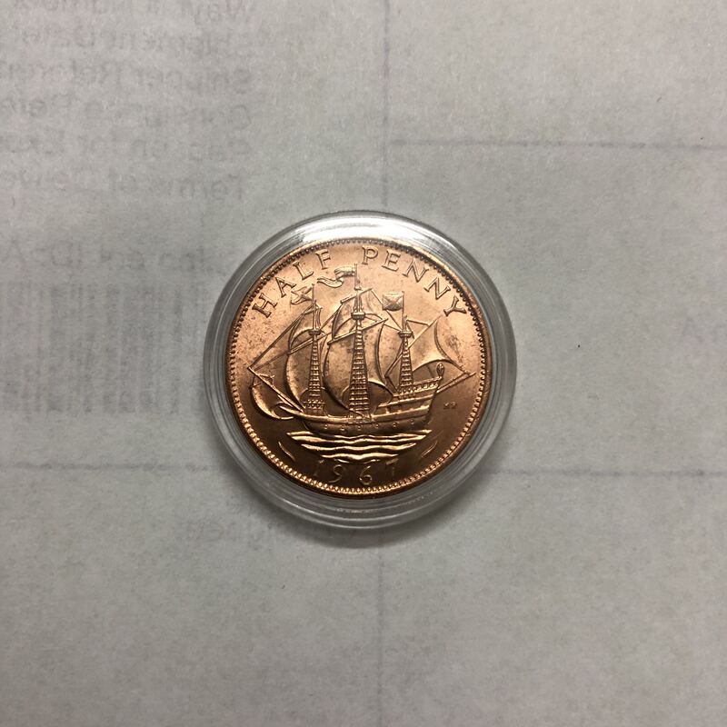 British Half Penny Coin (Km896, Diameter 25.4 Mm, Golden Deer Sailing Ship) 1 Piece with Small Round Box British Half Penny Coin (Km896, Diameter 25.4 Mm, Golden Deer Sailing Ship) 1 Piece with Small Round Box