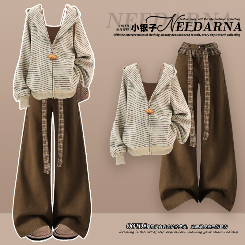 Korean Style Cool and Edgy Striped Hooded Sweatshirt, a Very Stylish Fall Outfit, a Complete Set of Casual Wear with Pants Korean Style Cool and Edgy Striped Hooded Sweatshirt, a Very Stylish Fall Outfit, a Complete Set of Casual Wear with Pants