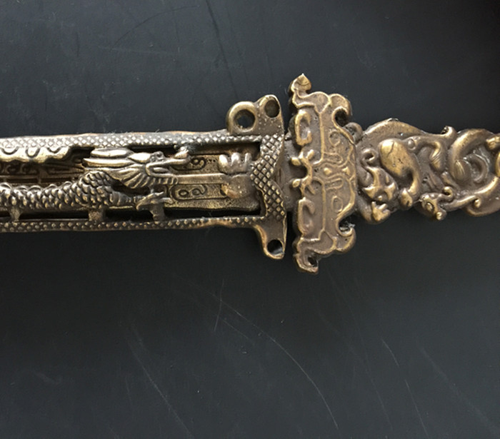 Antique Linh Tinh Hollow Brass Ác Thanh Kiếm Vành Đai Vỏ Bọc Chơi Nhà Phố Huayu Bộ Sưu Tập Brass Miscellaneous Uncut đồng hồ cổ