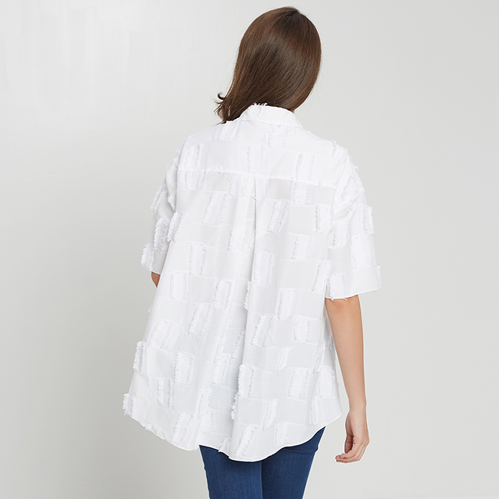 Cổng Pose trắng bông và khâu chặt vào Make Cũ Trăm Thời trang nữ Mid-Sleeve Shirt