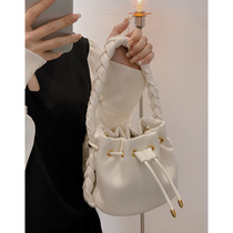 Autumn lady bag with small crowdsourced design drawing rope woven handbag woman 2022 new wave single shoulder inclined satchel bag bucket bag