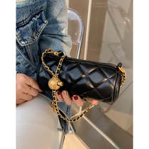 Autumn Lady Bag Bag 2021 New Tide Fashion Diagonal Satchel Transfer Pearl Cylinder Wrap Chain Bag Single Shoulder Armpit Womens Bag