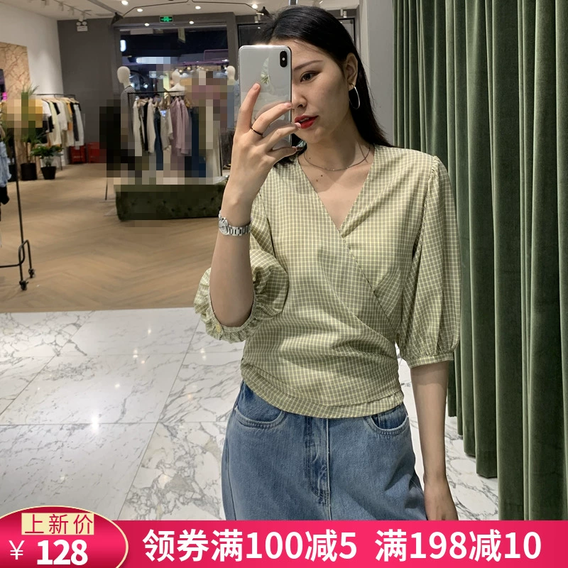 Spot Mo cũng đã tùy chỉnh 2020 hè mới dành cho nữ diện nhỏ họa tiết kẻ sọc nhỏ cổ chữ V - Áo sơ mi