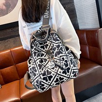 Lucky Four Leaf Clover Large Capacity Backpack Womens 2023 New Fashion Bag Pet Bag Oxford Cloth Casual Bag