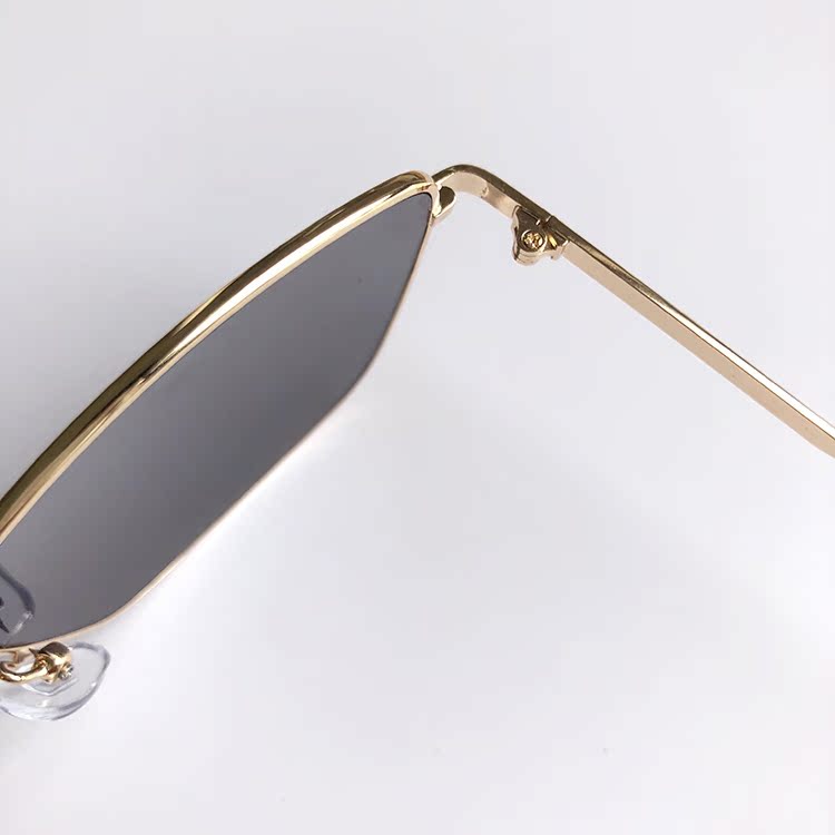 Kính râm màu đỏ nữ phiên bản Hàn Quốc của thủy triều retro cá tính ins siêu lửa kính râm bãi biển kính ulzzang khung đường phố thủy triều kính đa tròng
