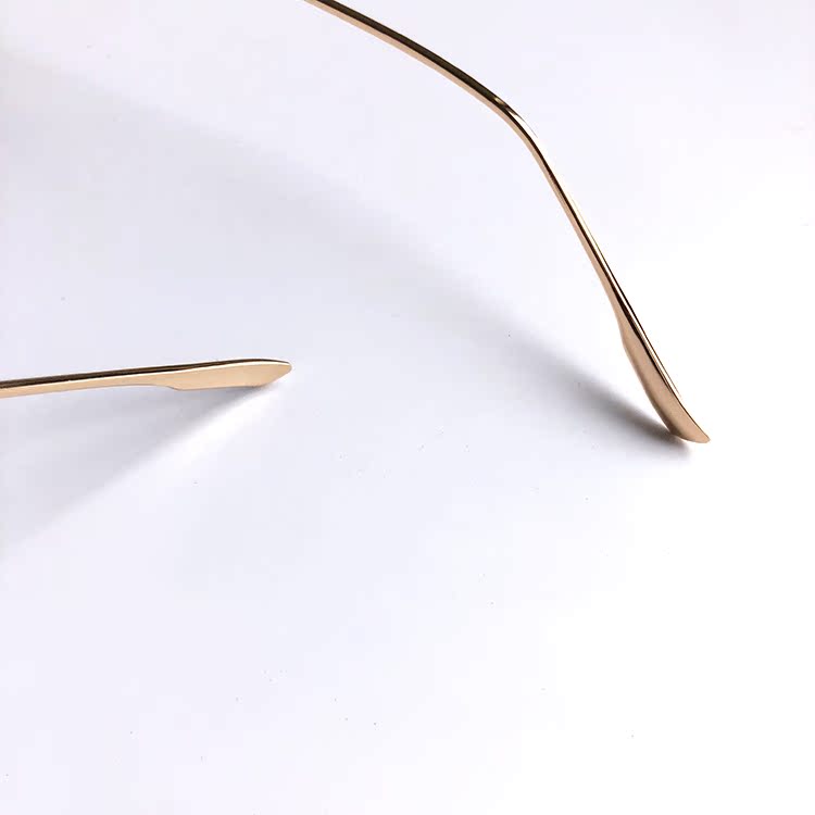 Kính râm màu đỏ nữ phiên bản Hàn Quốc của thủy triều retro cá tính ins siêu lửa kính râm bãi biển kính ulzzang khung đường phố thủy triều kính đa tròng