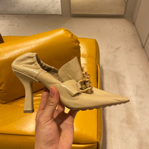 Retro French style single shoe woman 2021 spring and summer new yellow high heel shoe woman with square head soft leather horse title buttoned with womens shoes