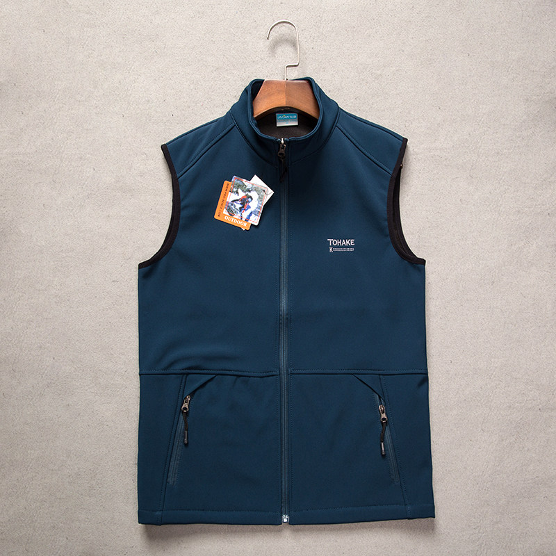 Autumn and winter velvet leisure soft shell vest men outdoor sports large size windproof warm waistcoat stand collar multi-pocket vest men