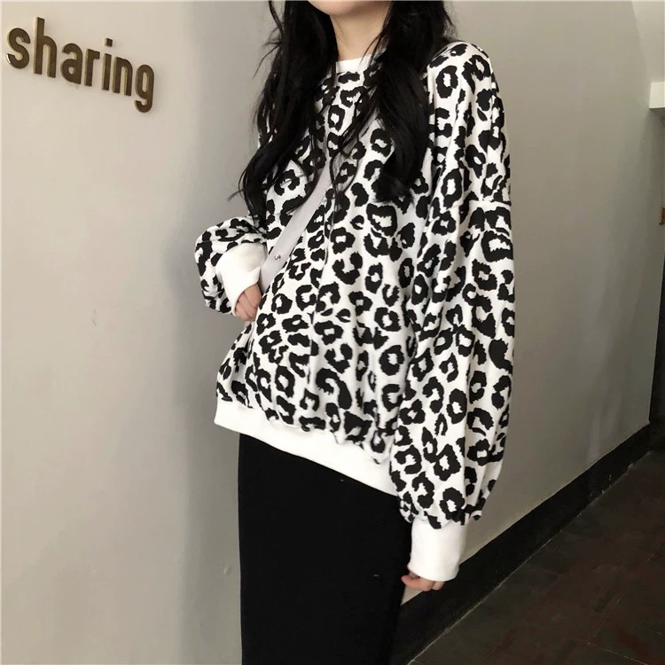 Mùa thu cổ tròn áo pull họa tiết da báo áo len nữ lỏng phiên bản Hàn Quốc 2020 mới hoang dã giản dị dài tay hàng đầu trong triều - Thể thao lông cừu / jumper