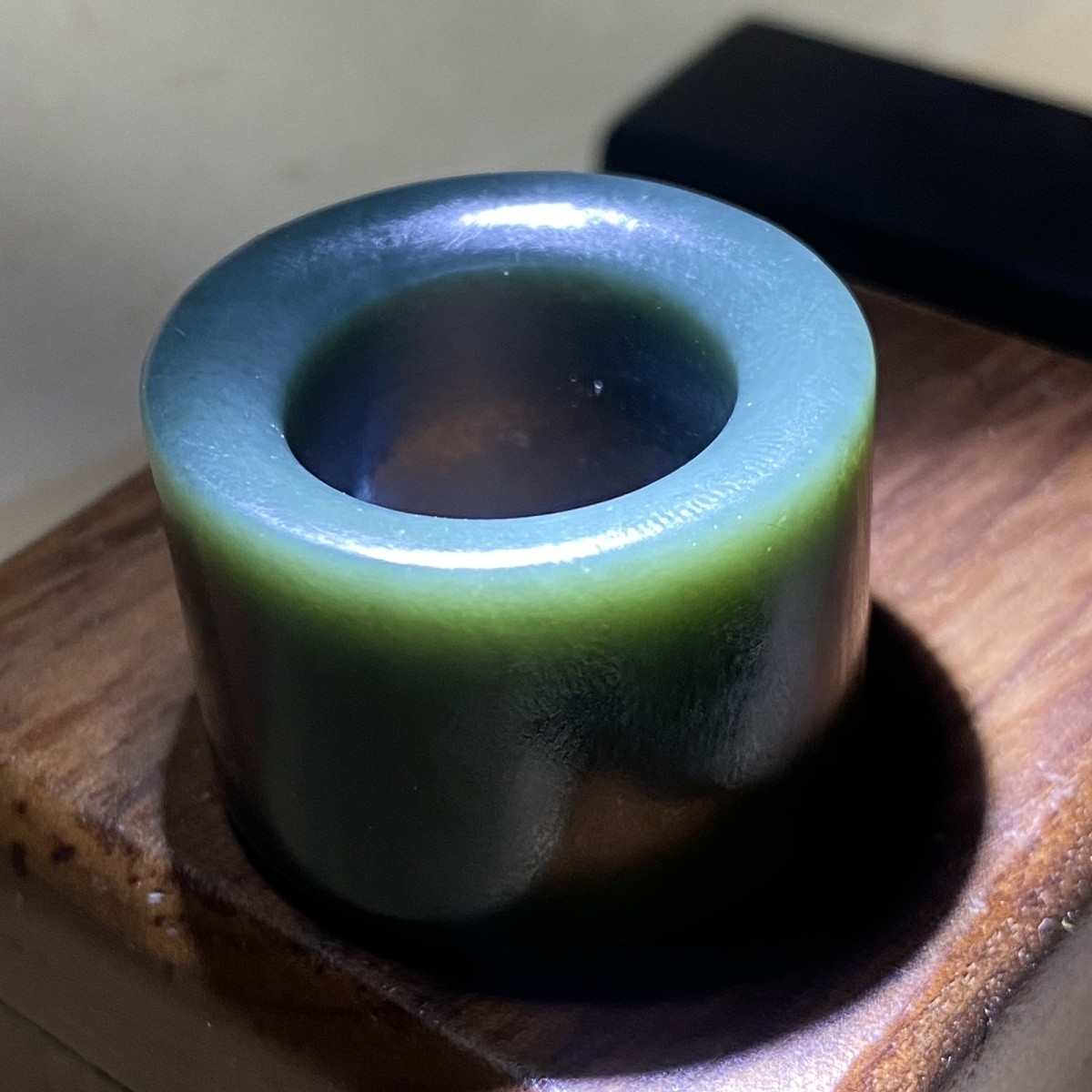 Hotan jade old green finger ring oily and delicate natural Xinjiang A grade Hetian green jade ring men's domineering jade ring
