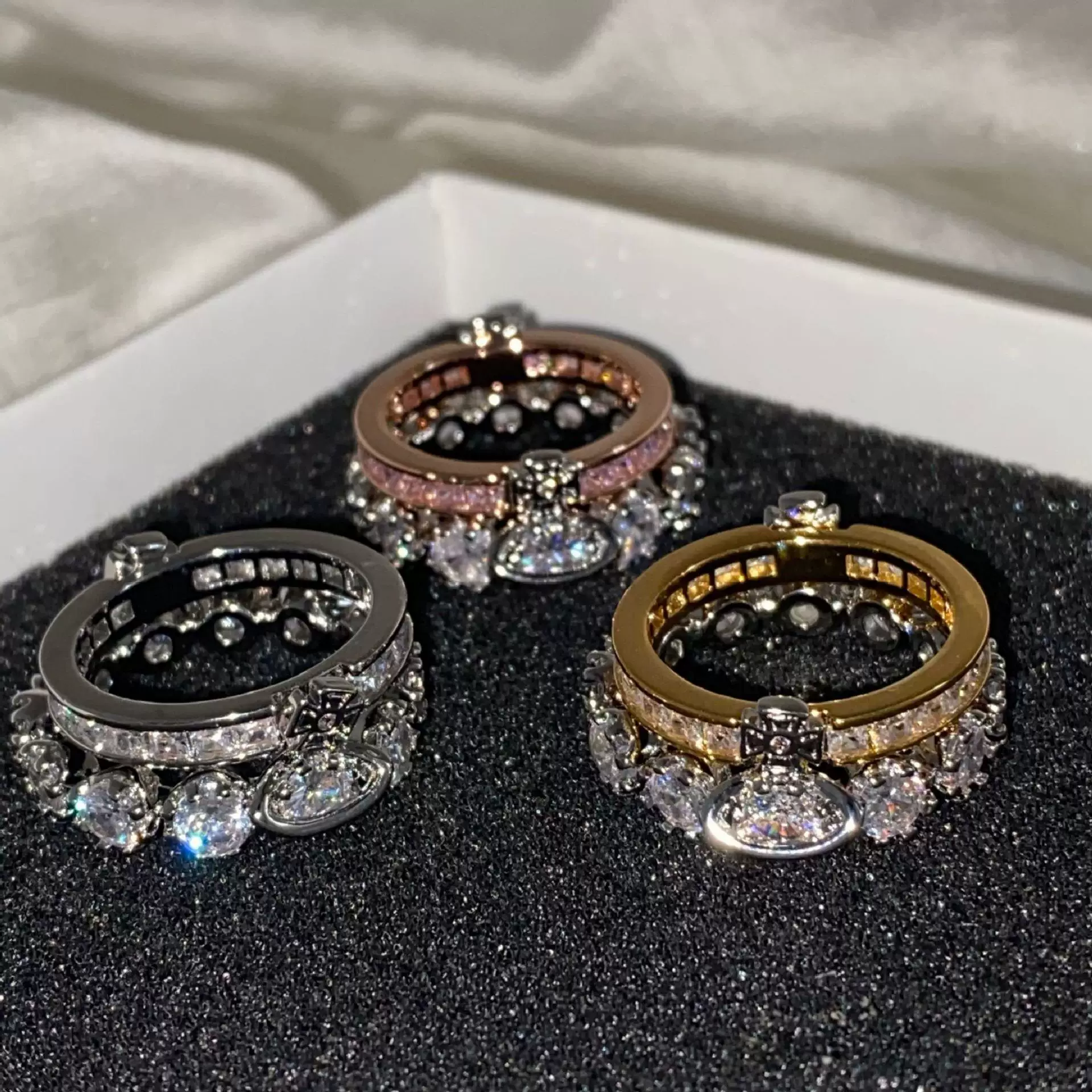 Кольцо (Vivienne Westwood) empress saturn двойное с кристаллами, двухцветное, размеры US 6–10