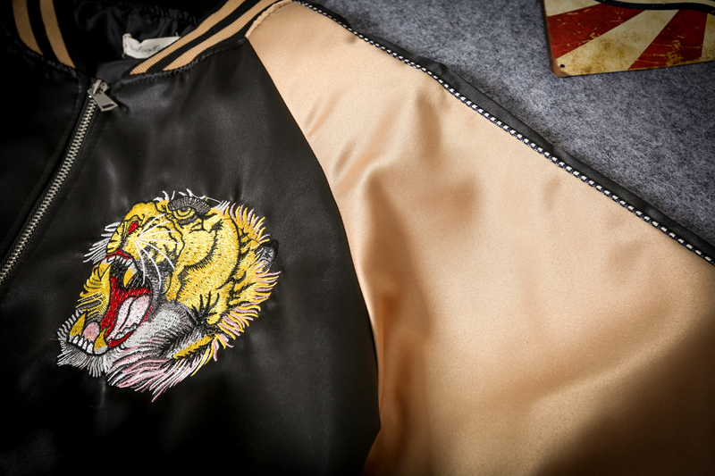 Cặp vợ chồng nhật bản Yokosuka mùa thu áo khoác nam giới và phụ nữ thêu tiger head satin đồng phục bóng chày thanh niên mùa xuân và mùa thu áo khoác áo cardigan nam