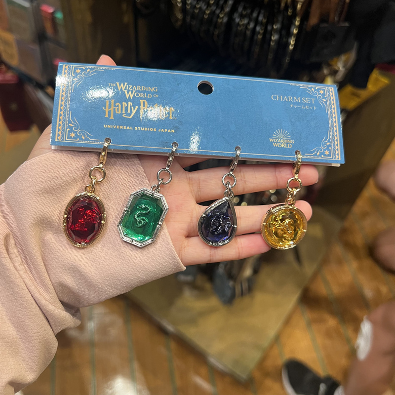In-Stock in Japan: Universal Studios Japan Harry Potter Gryffindor, Hufflepuff, Ravenclaw, Slytherin Pendant Zipper Pulls, Set of 4