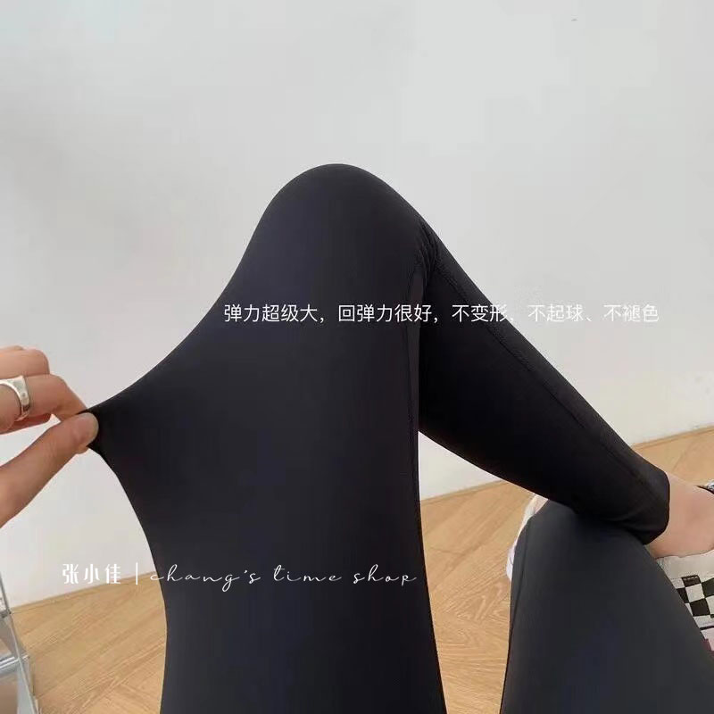 The thief is good wearing the ~ air-like inner lap pants with hip and thin elastic spring and autumn-thin section of the waist yoga pants
