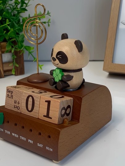创意摆件熊猫日历八音盒木质品玩具节日礼物万年历音乐盒发条手动