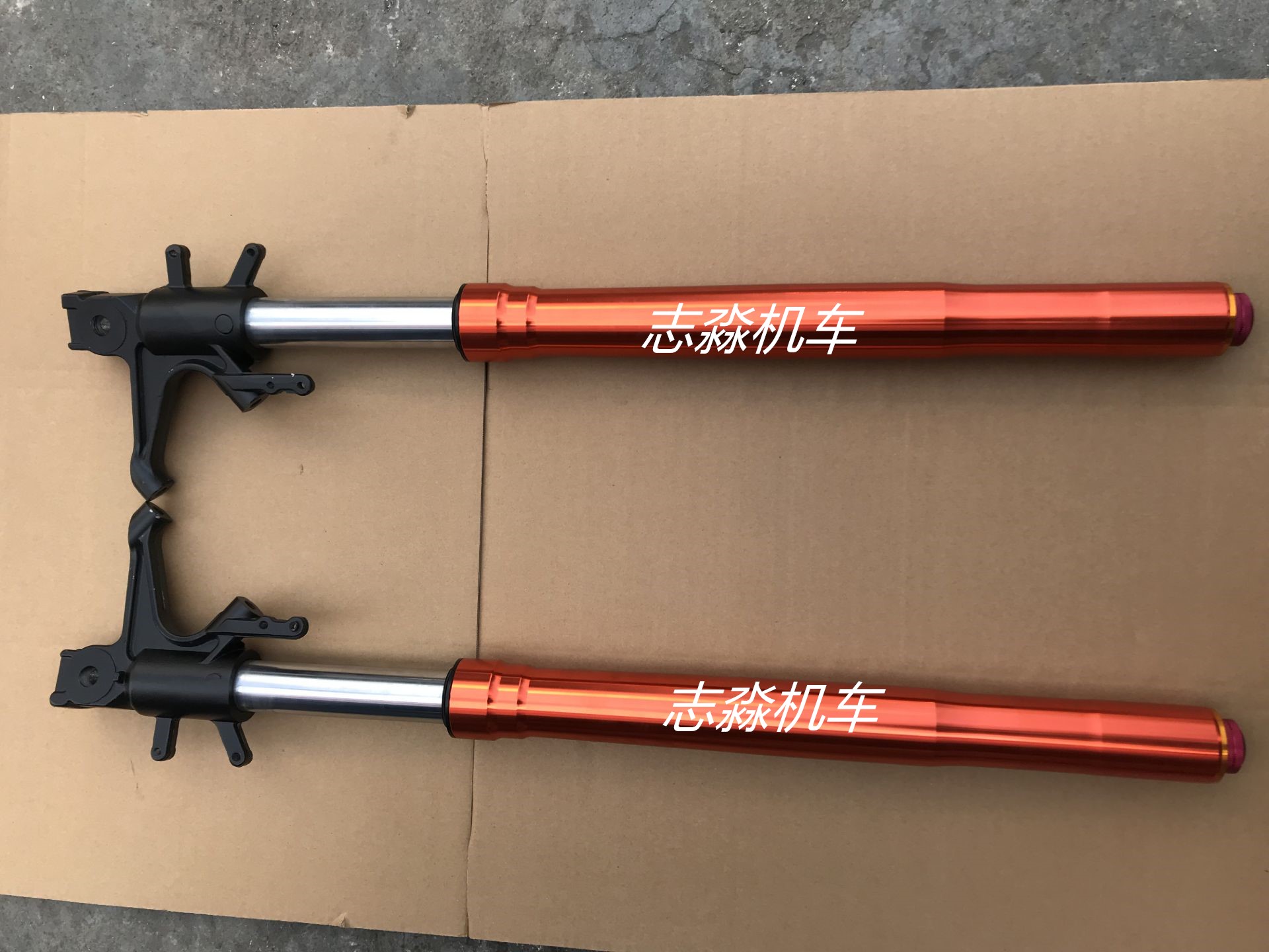 Big sports car GT horizon inverted shock absorber assembly Upper plate car grasp the director Upper and lower Samsung direction column