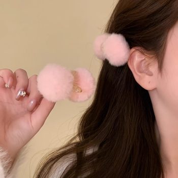 Fluffy Warm Winter~Cute Hair Ball Claw Clip for Women with Sweet Temperament, Hair Clip for the Back of the Head, Side Clip, Autumn and Winter Hair Accessories