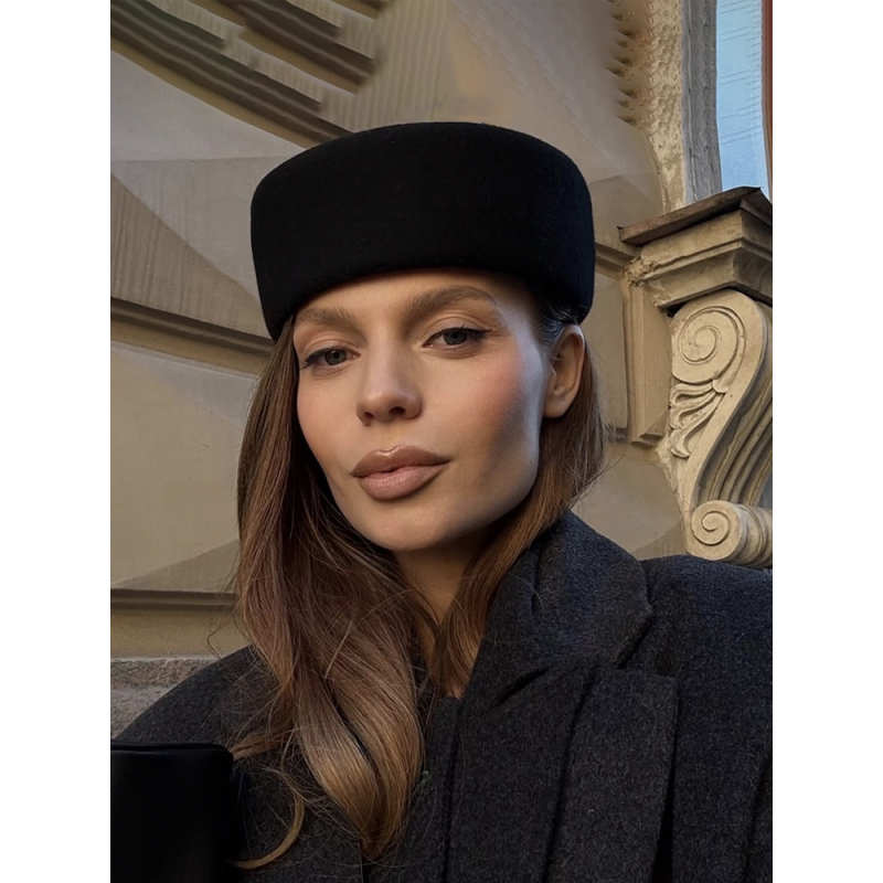 Autumn and Winter New Woolen Cloche Hat for Women, High-End Stewardess Beret, French Hepburn Style Retro Small Hat, Pillbox Hat