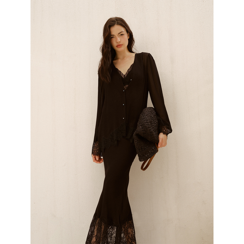 Daily Romance French Design Loose, Elegant and Sexy Black Slightly See-Through Lace V-Neck Shirt