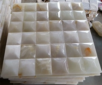 Белая нефрита в два раза