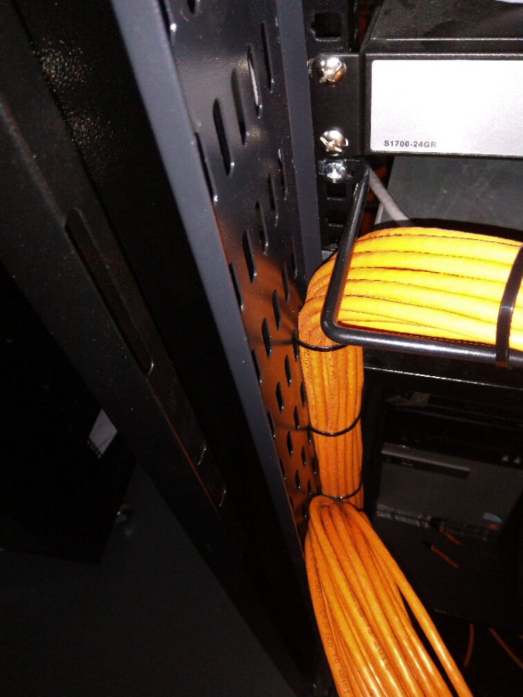 Original Clothing Totem Cabinet Zapline Plate 42U Tie Wire Plate Zagger Wire Rod Rationaller Vertical Routing Groove 2 m