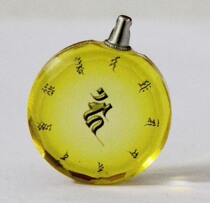 Motionless Wangs heart spell crystal pendant 2 5 cm