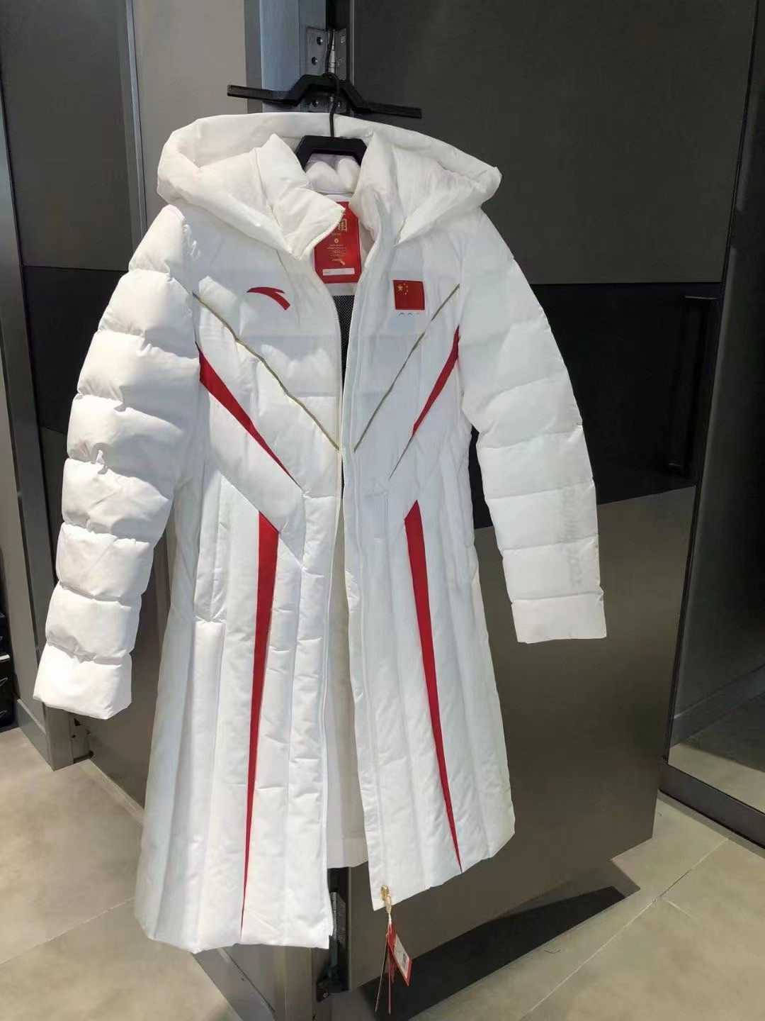 Ahn stepped in to sponsor the 2022 national team light and thin down clothes (the goddess of the valley is the same one)