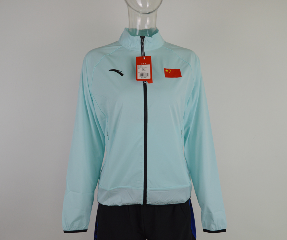 Ahn stepped 2018 to sponsor a running skin windsuit for the Chinese team's national team