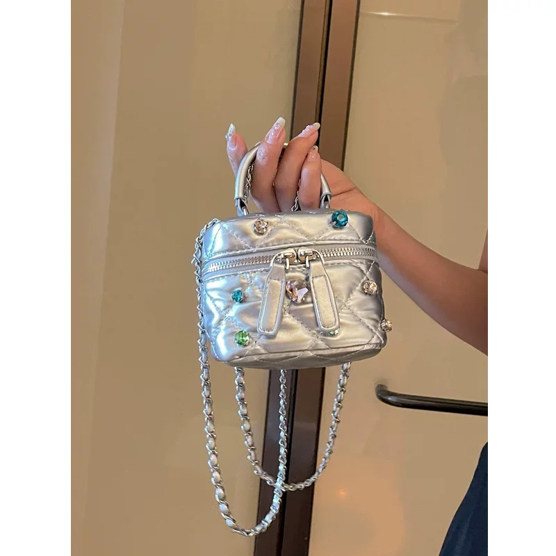 Маленькая сумка, рука-шоппер с узором в виде diamonds, ведро, стиль Chanel, коллекция 2023 года, тренд сезона, цепная сумка
