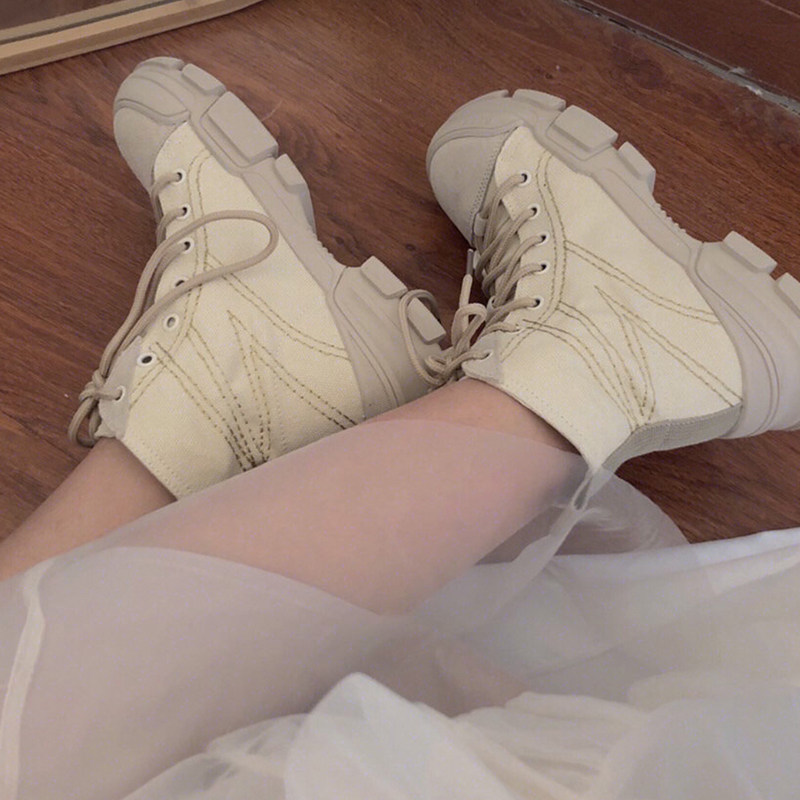 The style is good to see well, oh the thick bottom shoes men and women can wear