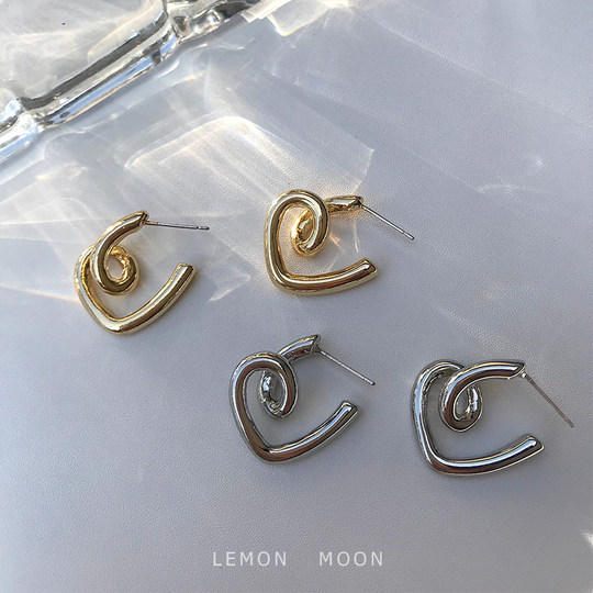 Buy Two, Get One Free, Sweet and Cool Style, S925 Silver Needle, Fashionable Heart, Simple, Minimalist, European and American Versatile Earrings