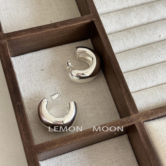 Classic and versatile European and American style c-shaped metal circle earrings hoop fashionable smooth simple ear clips without pierced earrings