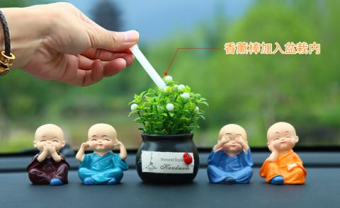 Dễ thương xe trang trí búp bê xe búp bê phụ kiện xe trang sức trang trí xe trang trí sáng tạo Phật bốn không nhỏ tu sĩ trang trí taplo xe hơi